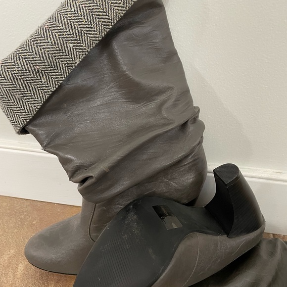 Heeled Boots with fold over accent - Picture 3 of 4